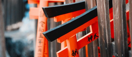 星辰影视在线观看学中文专题封面，汉字与影视画面结合的教学风格设计
